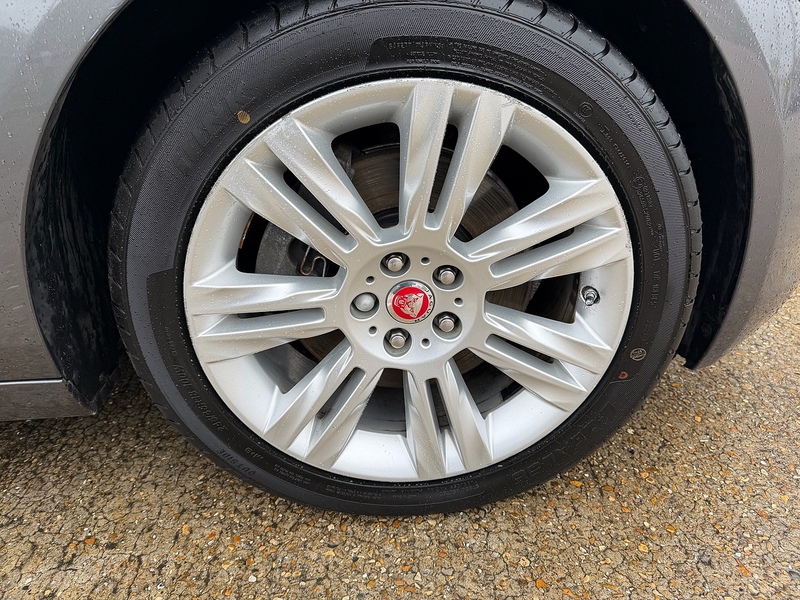 Jaguar XF 2.0d Portfolio Saloon 4dr Diesel Auto AWD Euro 6 (s/s) (240 ps) - U10003390