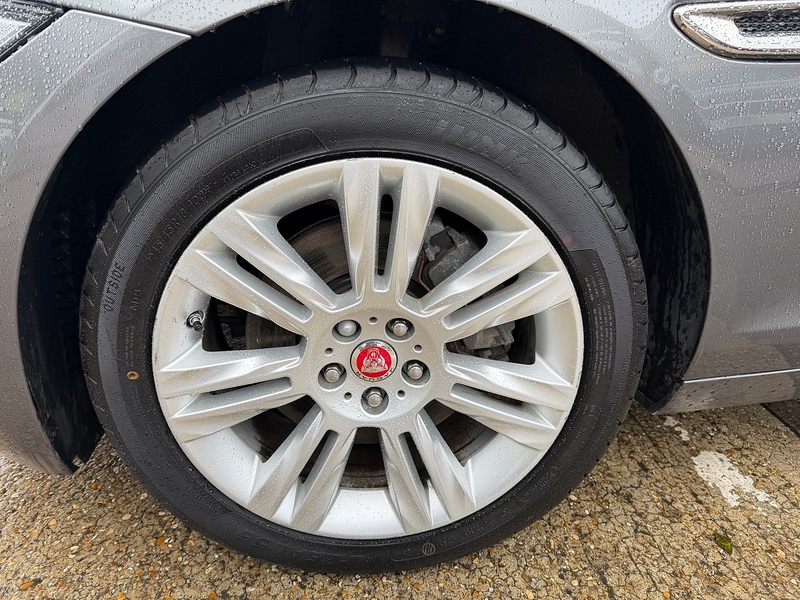 Jaguar XF 2.0d Portfolio Saloon 4dr Diesel Auto AWD Euro 6 (s/s) (240 ps) - U10003390