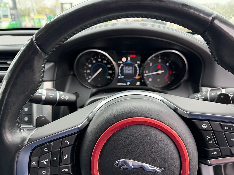 Jaguar XF 2.0d Portfolio Saloon 4dr Diesel Auto AWD Euro 6 (s/s) (240 ps) - U10003390