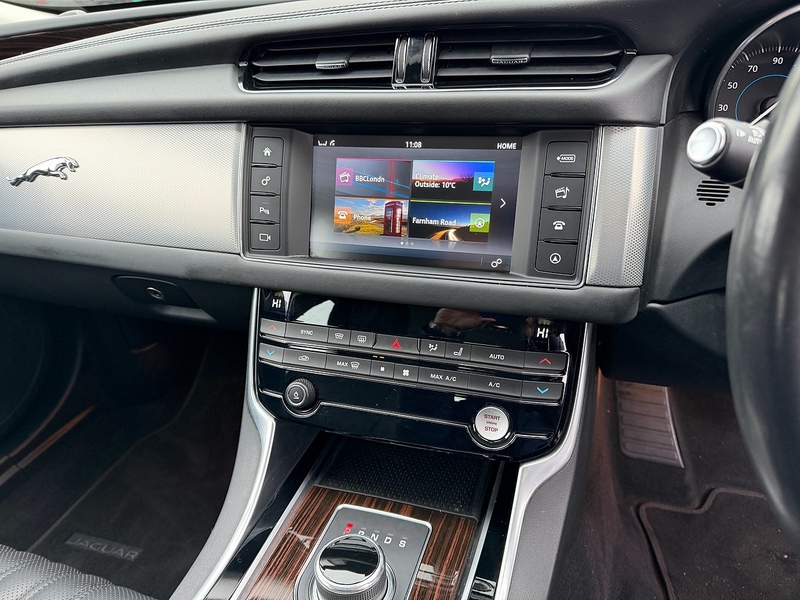 Jaguar XF 2.0d Portfolio Saloon 4dr Diesel Auto AWD Euro 6 (s/s) (240 ps) - U10003390