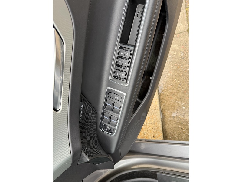 Jaguar XF 2.0d Portfolio Saloon 4dr Diesel Auto AWD Euro 6 (s/s) (240 ps) - U10003390