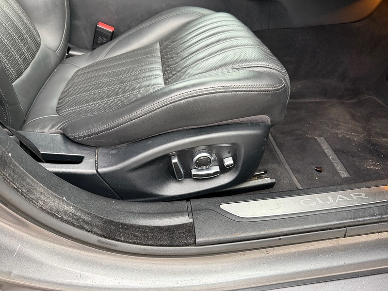 Jaguar XF 2.0d Portfolio Saloon 4dr Diesel Auto AWD Euro 6 (s/s) (240 ps) - U10003390