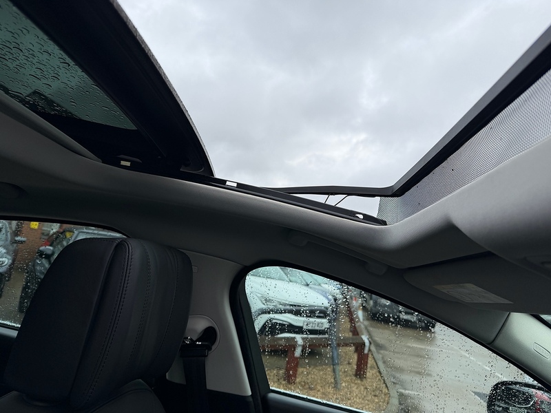 Jaguar XF 2.0d Portfolio Saloon 4dr Diesel Auto AWD Euro 6 (s/s) (240 ps) - U10003390