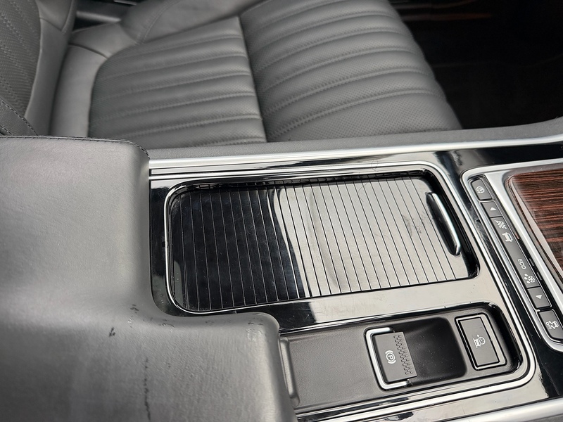 Jaguar XF 2.0d Portfolio Saloon 4dr Diesel Auto AWD Euro 6 (s/s) (240 ps) - U10003390