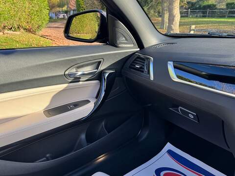 BMW 2 Series 3.0 M240i Convertible 2dr Petrol Auto Euro 6 (s/s) (340 ps) - U10003398