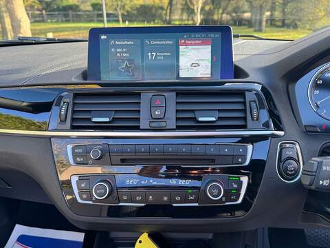 BMW 2 Series 3.0 M240i Convertible 2dr Petrol Auto Euro 6 (s/s) (340 ps) - U10003398