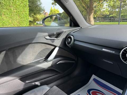 Audi TT 2.0 TFSI Black Edition Coupe 3dr Petrol S Tronic Euro 6 (s/s) (230 ps) - U10003406