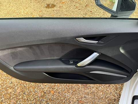 Audi TT 2.0 TFSI Black Edition Coupe 3dr Petrol S Tronic Euro 6 (s/s) (230 ps) - U10003406