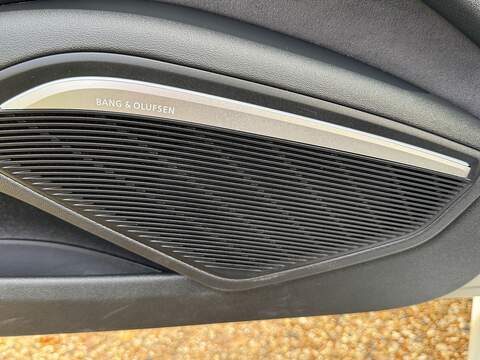 Audi TT 2.0 TFSI Black Edition Coupe 3dr Petrol S Tronic Euro 6 (s/s) (230 ps) - U10003406