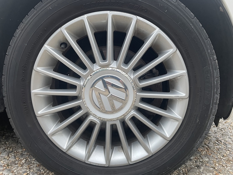 Volkswagen up! 1.0 High up! Hatchback 3dr Petrol ASG Euro 5 (75 ps) - U10003408