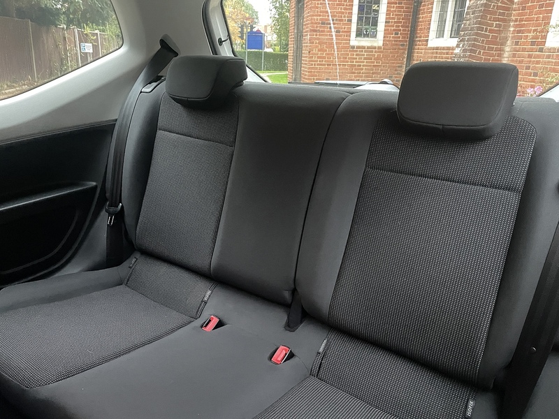 Volkswagen up! 1.0 High up! Hatchback 3dr Petrol ASG Euro 5 (75 ps) - U10003408