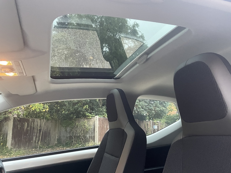 Volkswagen up! 1.0 High up! Hatchback 3dr Petrol ASG Euro 5 (75 ps) - U10003408