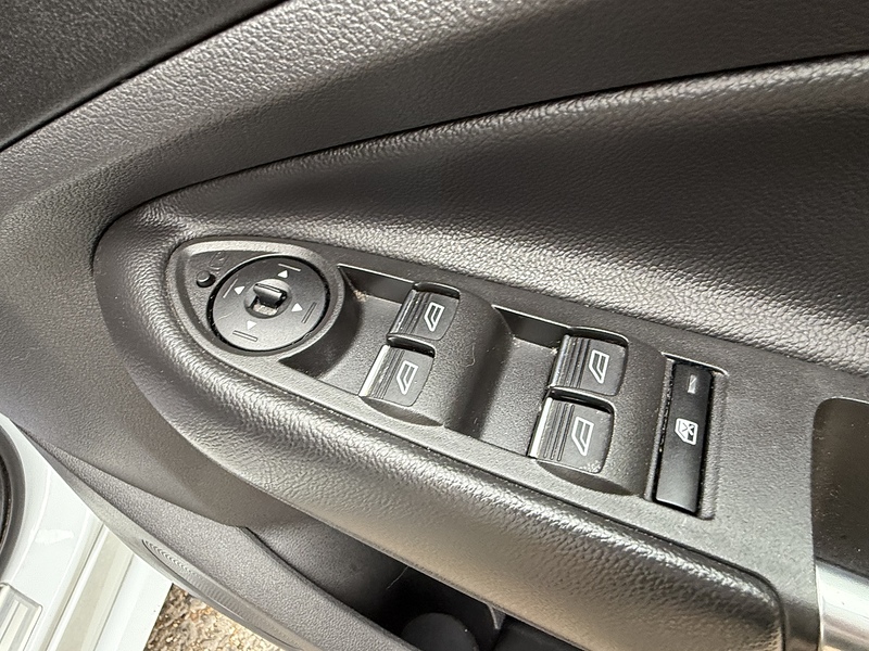 Ford Kuga 1.5 TDCi ST-Line X SUV 5dr Diesel Manual Euro 6 (s/s) (120 ps) - U10003410