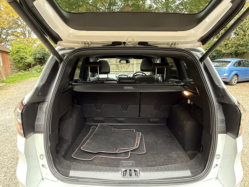 Ford Kuga 1.5 TDCi ST-Line X SUV 5dr Diesel Manual Euro 6 (s/s) (120 ps) - U10003410