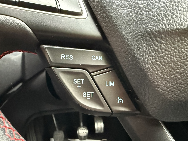 Ford Kuga 1.5 TDCi ST-Line X SUV 5dr Diesel Manual Euro 6 (s/s) (120 ps) - U10003410