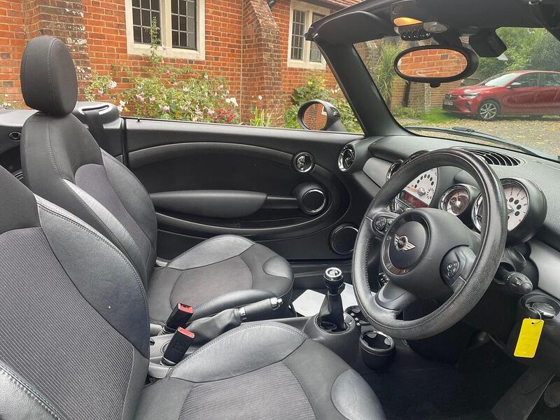 MINI Convertible 1.6 Cooper Convertible 2dr Petrol Manual Euro 6 (s/s) (122 ps) - U10003411
