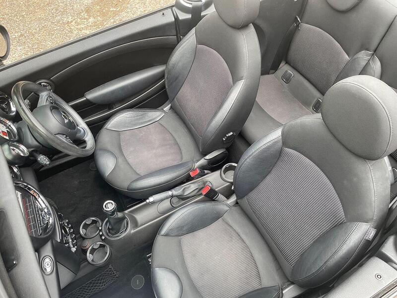 MINI Convertible 1.6 Cooper Convertible 2dr Petrol Manual Euro 6 (s/s) (122 ps) - U10003411