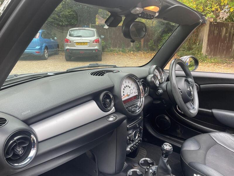 MINI Convertible 1.6 Cooper Convertible 2dr Petrol Manual Euro 6 (s/s) (122 ps) - U10003411