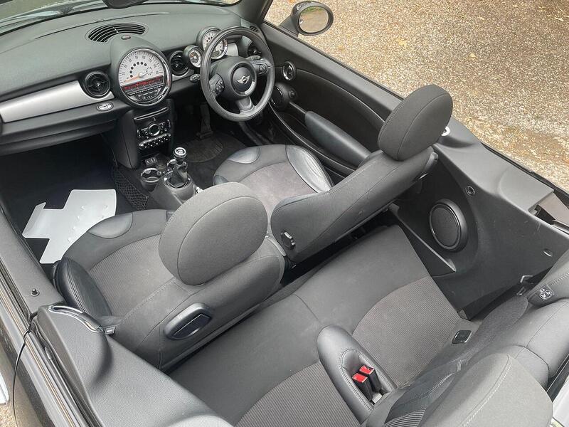 MINI Convertible 1.6 Cooper Convertible 2dr Petrol Manual Euro 6 (s/s) (122 ps) - U10003411