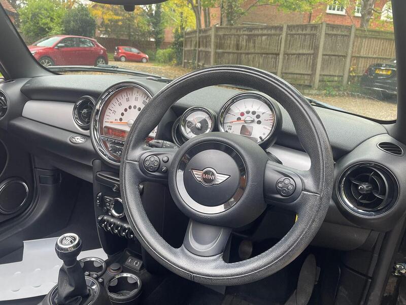 MINI Convertible 1.6 Cooper Convertible 2dr Petrol Manual Euro 6 (s/s) (122 ps) - U10003411