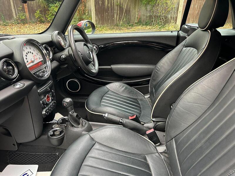 MINI Convertible 1.6 Cooper S Convertible 2dr Petrol Steptronic Euro 5 (184 ps) - U10003425