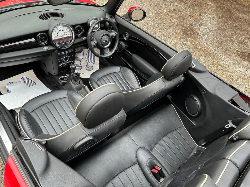 MINI Convertible 1.6 Cooper S Convertible 2dr Petrol Steptronic Euro 5 (184 ps) - U10003425
