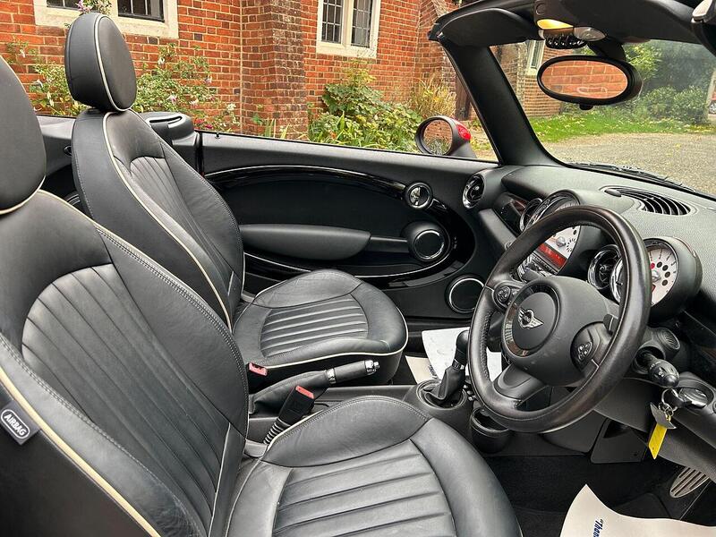 MINI Convertible 1.6 Cooper S Convertible 2dr Petrol Steptronic Euro 5 (184 ps) - U10003425