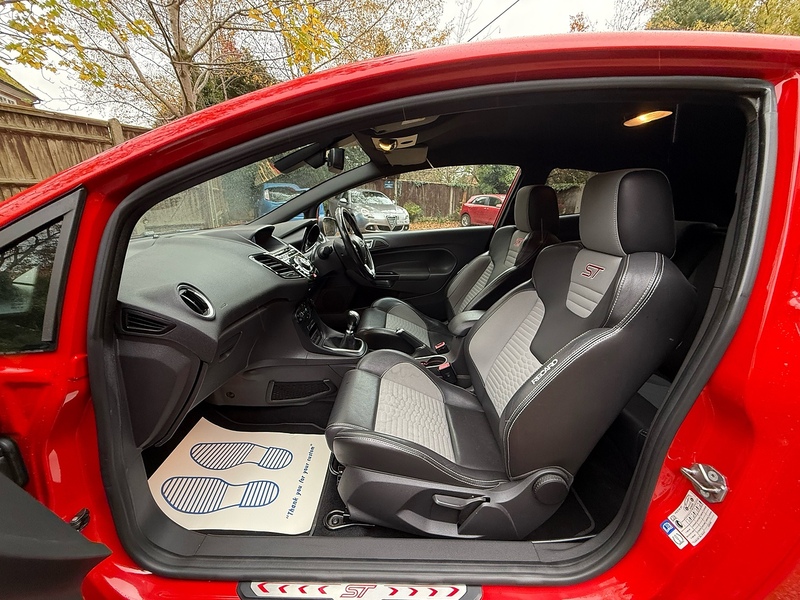 Ford Fiesta 1.6T EcoBoost ST-3 Hatchback 3dr Petrol Manual Euro 6 (182 ps) - U10003430