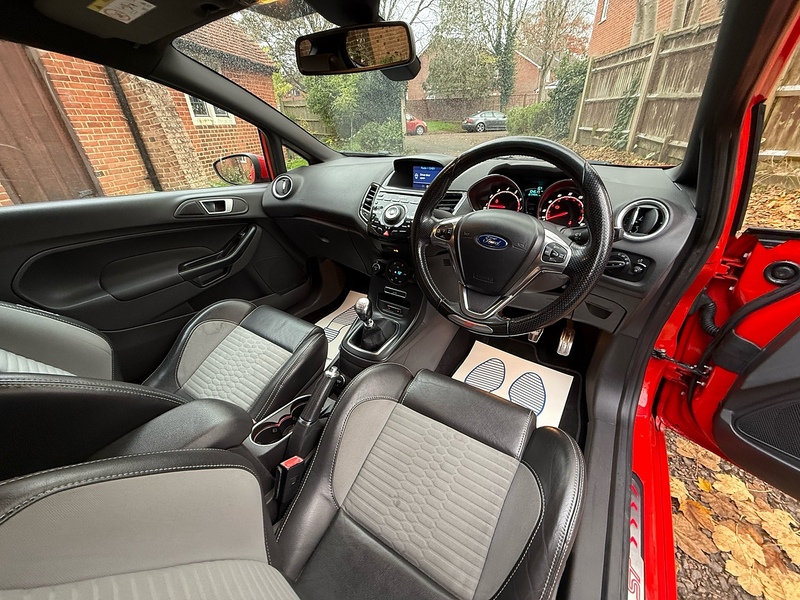 Ford Fiesta 1.6T EcoBoost ST-3 Hatchback 3dr Petrol Manual Euro 6 (182 ps) - U10003430