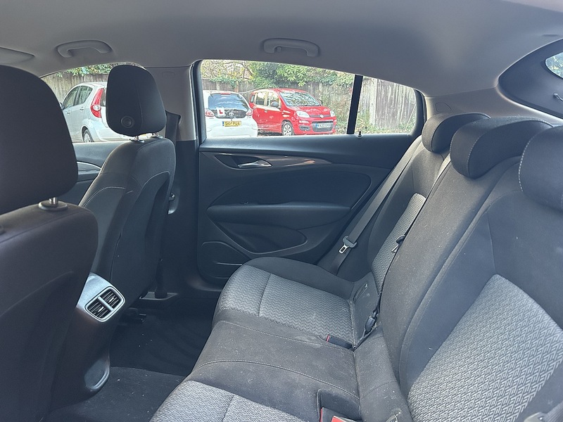 Vauxhall Insignia 1.6 Turbo D ecoTEC Design Nav Grand Sport 5dr Diesel Manual Euro 6 (s/s) (110 ps) - U10003433