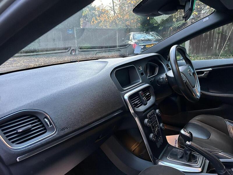 Volvo V40 2.0 T2 R-Design Euro 6 (s/s) 5dr - U10003449