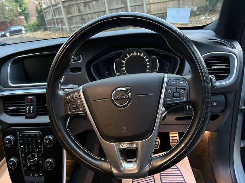 Volvo V40 2.0 T2 R-Design Euro 6 (s/s) 5dr - U10003449