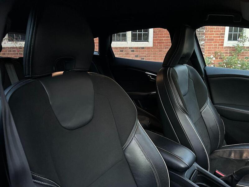 Volvo V40 2.0 T2 R-Design Euro 6 (s/s) 5dr - U10003449