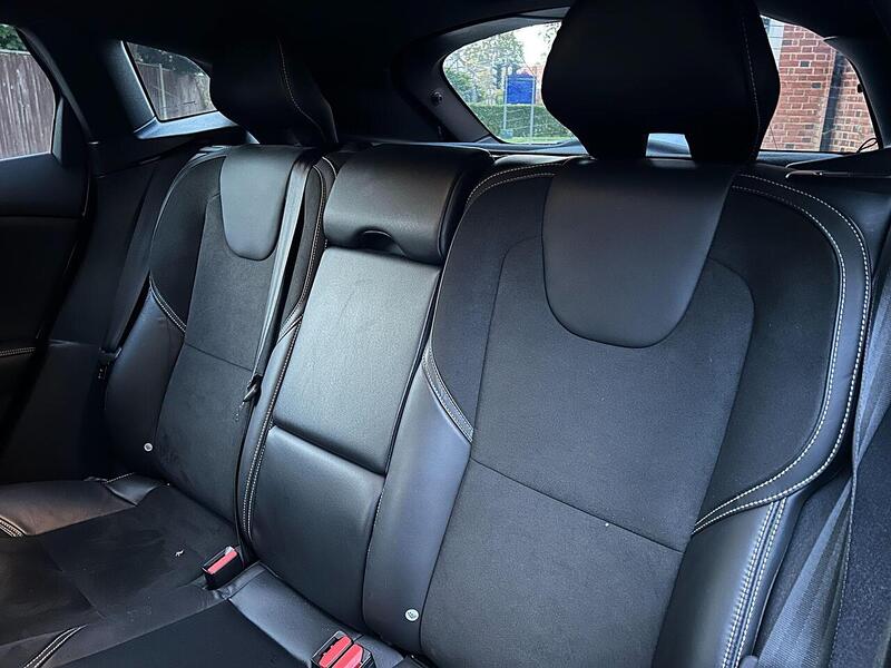 Volvo V40 2.0 T2 R-Design Euro 6 (s/s) 5dr - U10003449