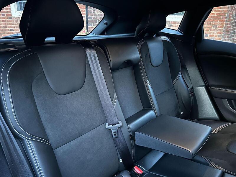 Volvo V40 2.0 T2 R-Design Euro 6 (s/s) 5dr - U10003449