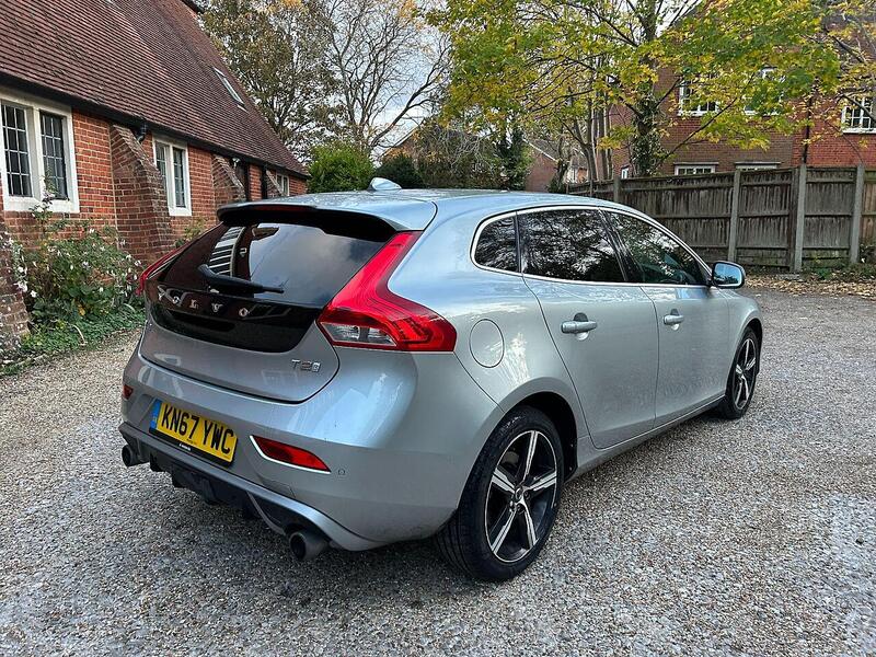 Volvo V40 2.0 T2 R-Design Euro 6 (s/s) 5dr - U10003449