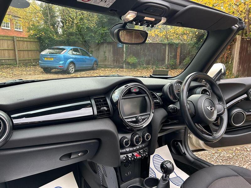 MINI Convertible 1.5 Cooper Euro 6 (s/s) 2dr - U10003452