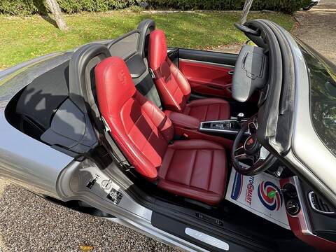 Porsche 718 Boxster 2.0T Convertible 2dr Petrol Manual Euro 6 (s/s) (300 ps) - U10003458