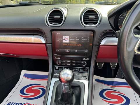 Porsche 718 Boxster 2.0T Convertible 2dr Petrol Manual Euro 6 (s/s) (300 ps) - U10003458