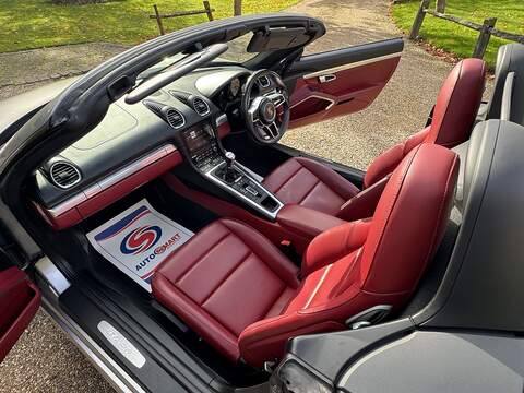 Porsche 718 Boxster 2.0T Convertible 2dr Petrol Manual Euro 6 (s/s) (300 ps) - U10003458