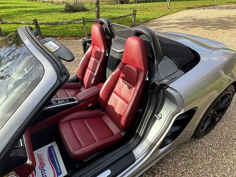 Porsche 718 Boxster 2.0T Convertible 2dr Petrol Manual Euro 6 (s/s) (300 ps) - U10003458