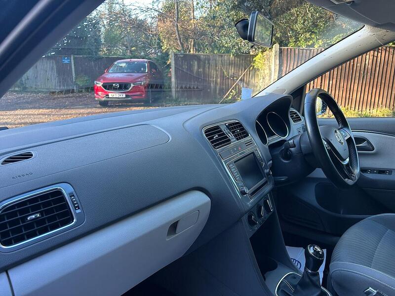 Volkswagen Polo 1.2 TSI BlueMotion Tech SE Design Euro 6 (s/s) 5dr - U10003461