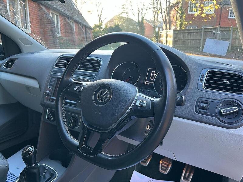 Volkswagen Polo 1.2 TSI BlueMotion Tech SE Design Euro 6 (s/s) 5dr - U10003461