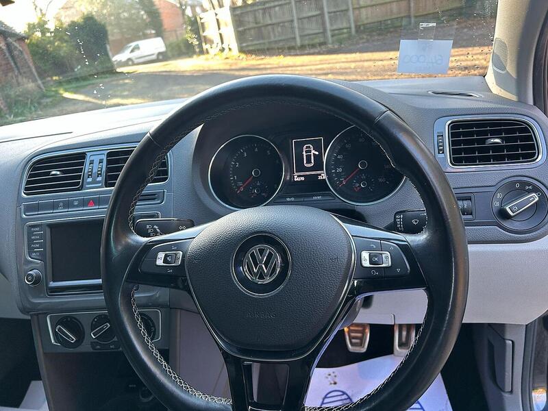 Volkswagen Polo 1.2 TSI BlueMotion Tech SE Design Euro 6 (s/s) 5dr - U10003461