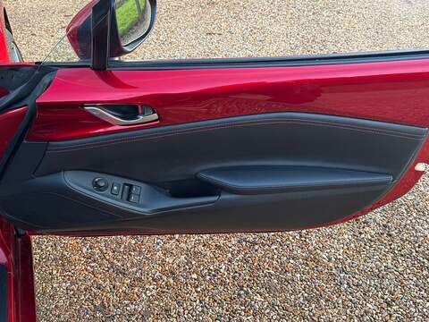 Mazda MX-5 RF 2.0 SKYACTIV-G Sport Nav+ Auto Euro 6 (s/s) 2dr - U10003477