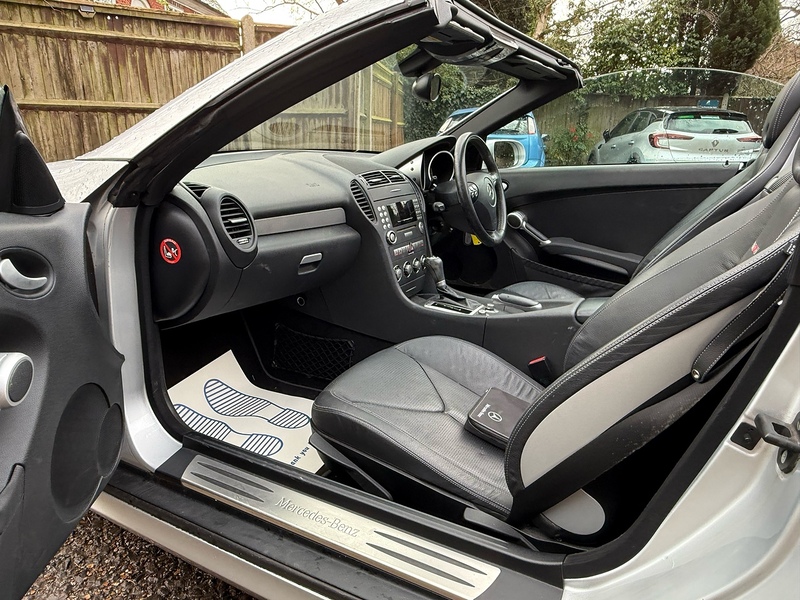 Mercedes-Benz SLK 1.8 SLK200 Kompressor Convertible 2dr Petrol Automatic (211 g/km, 163 bhp) - U10003484