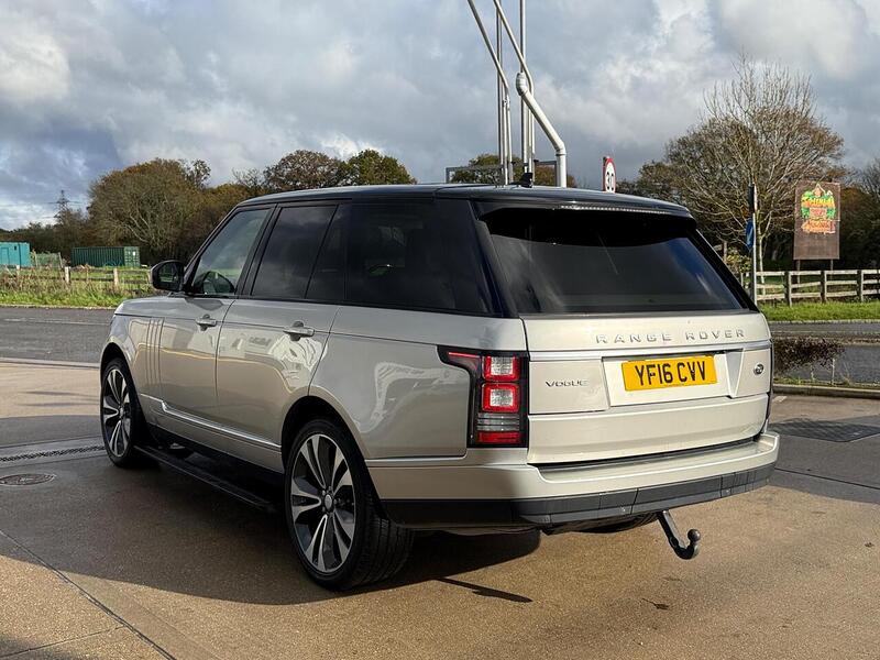Land Rover Range Rover 3.0 TD V6 Vogue SUV 5dr Diesel Auto 4WD Euro 6 (s/s) (258 ps) - U10003487