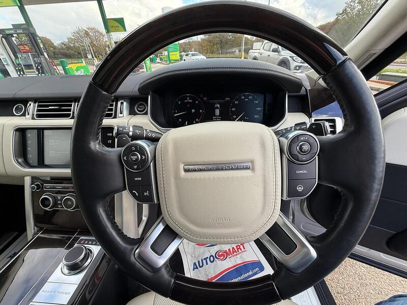 Land Rover Range Rover 3.0 TD V6 Vogue SUV 5dr Diesel Auto 4WD Euro 6 (s/s) (258 ps) - U10003487