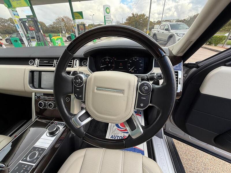 Land Rover Range Rover 3.0 TD V6 Vogue SUV 5dr Diesel Auto 4WD Euro 6 (s/s) (258 ps) - U10003487