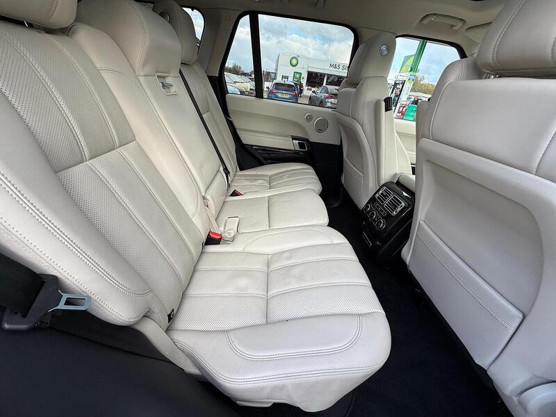 Land Rover Range Rover 3.0 TD V6 Vogue SUV 5dr Diesel Auto 4WD Euro 6 (s/s) (258 ps) - U10003487